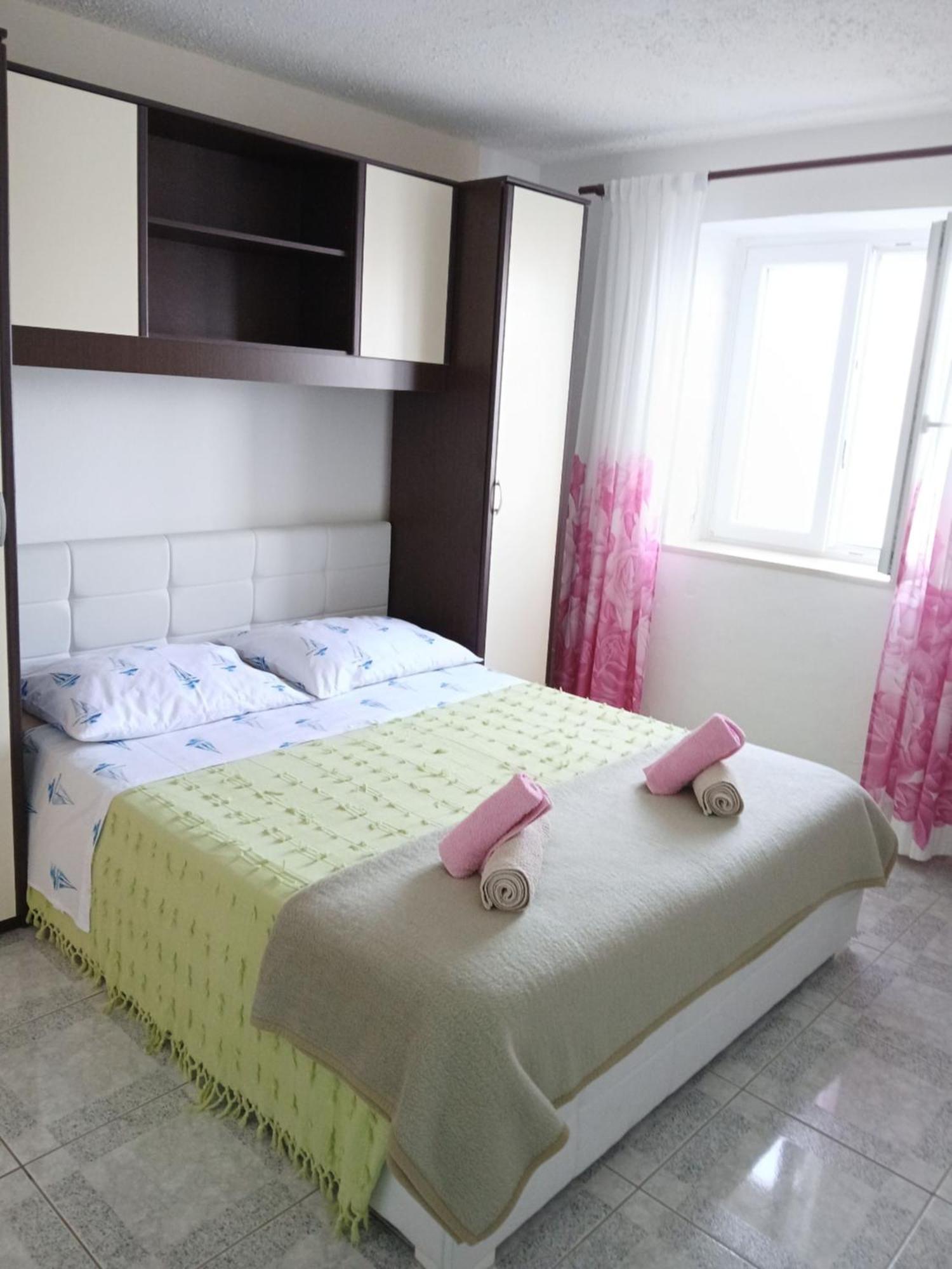 Apartments Sova Postira Extérieur photo